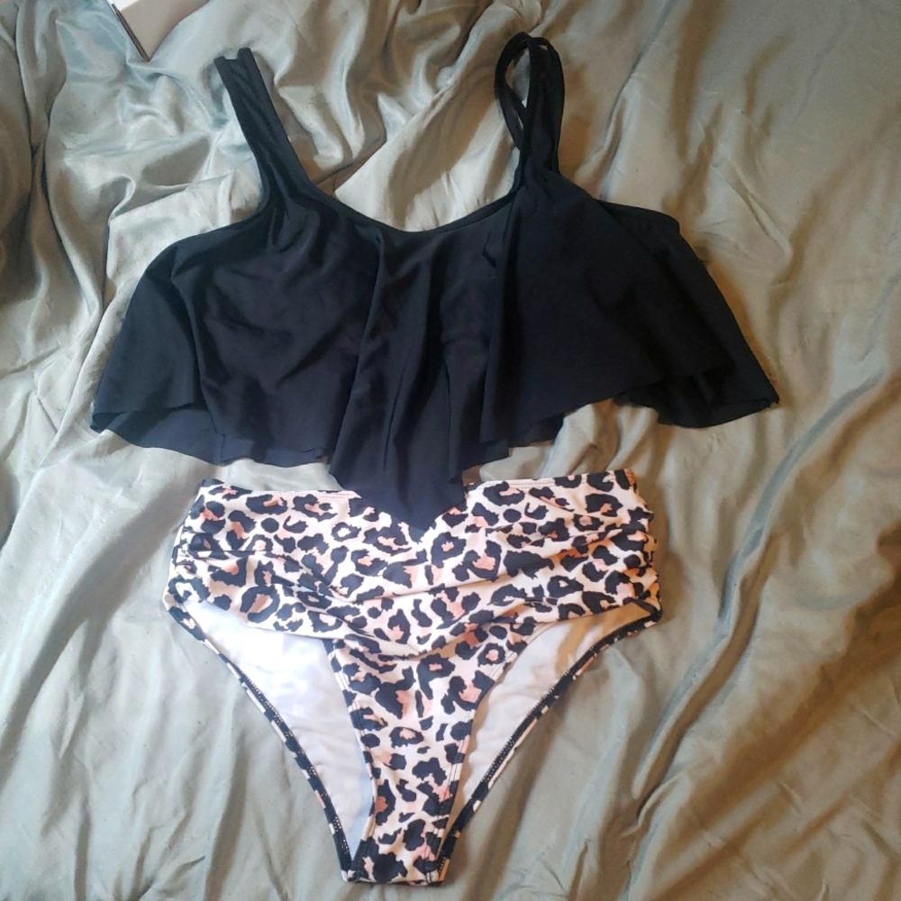 Black and leopard bikini